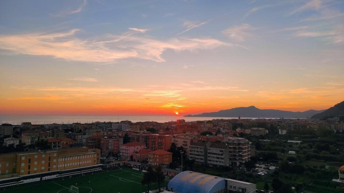 Super Vista Al Grattacielo Di Lavagna Lägenhet Exteriör bild