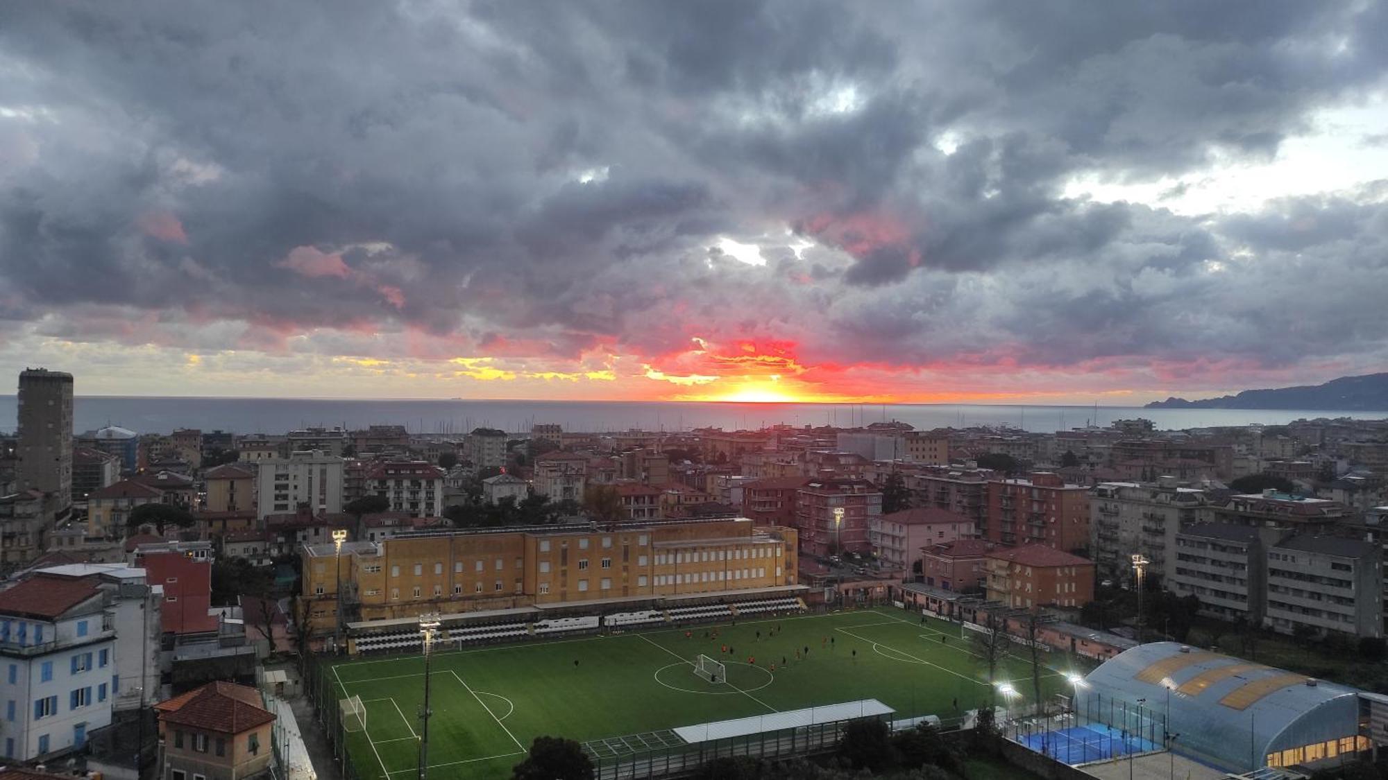 Super Vista Al Grattacielo Di Lavagna Lägenhet Exteriör bild