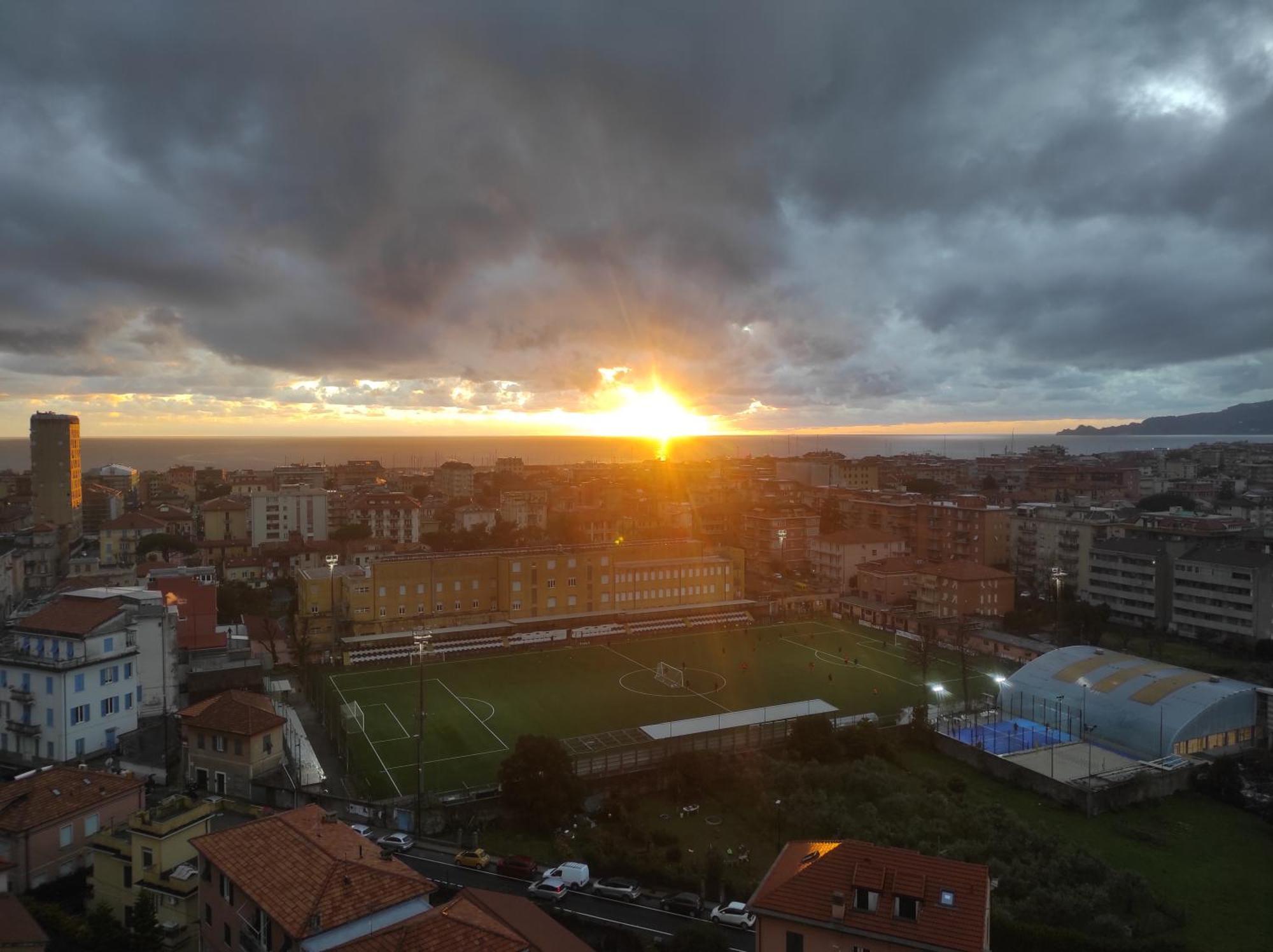 Super Vista Al Grattacielo Di Lavagna Lägenhet Exteriör bild