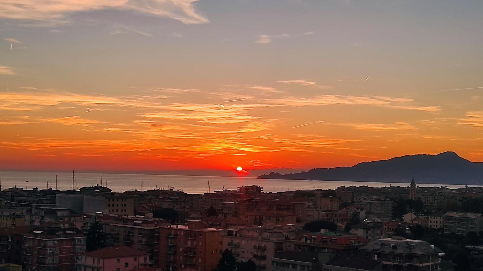 Super Vista Al Grattacielo Di Lavagna Lägenhet Exteriör bild